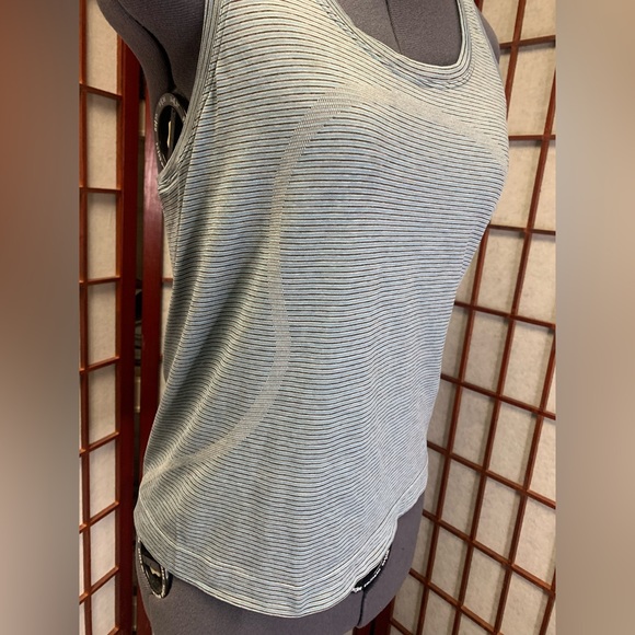Lululemon Lightweight Stretch Running Tank Top Size 10 (0591) - Picture 4 of 5